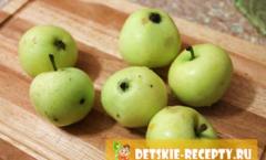Диетические яблоки с творогом, запеченные в духовке